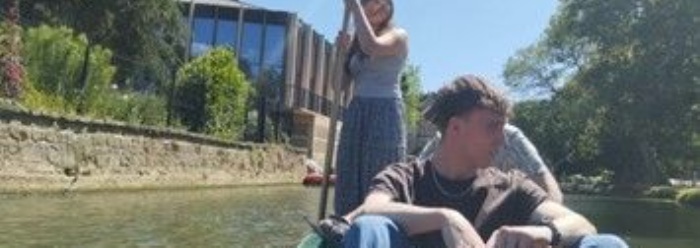 Students punting on the River Cherwell